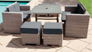 Ensemble mobilier de jardin en résine tressée