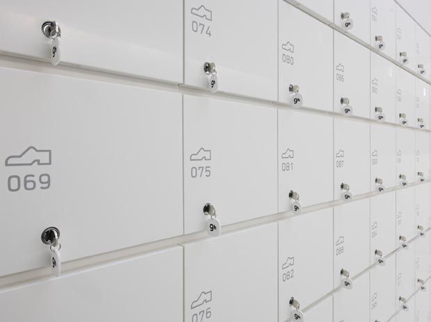 Des casiers sont à dispositions pour vos affaires personnels casier hôtel capsule