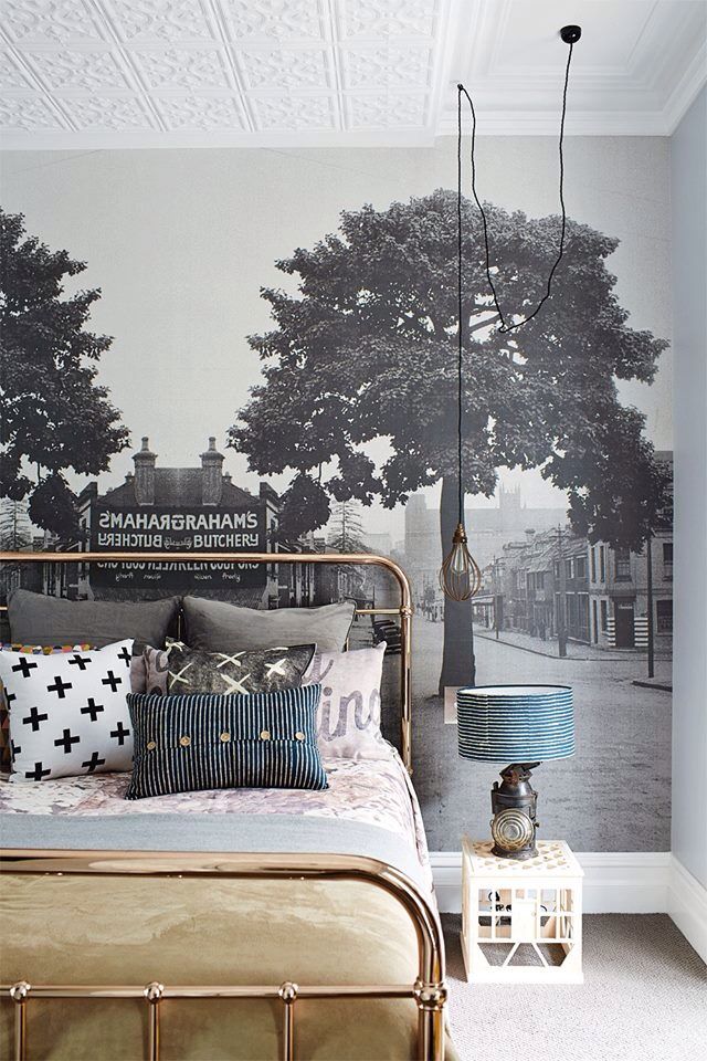 toile tendue rue chambre Une toile tendue représente la rue