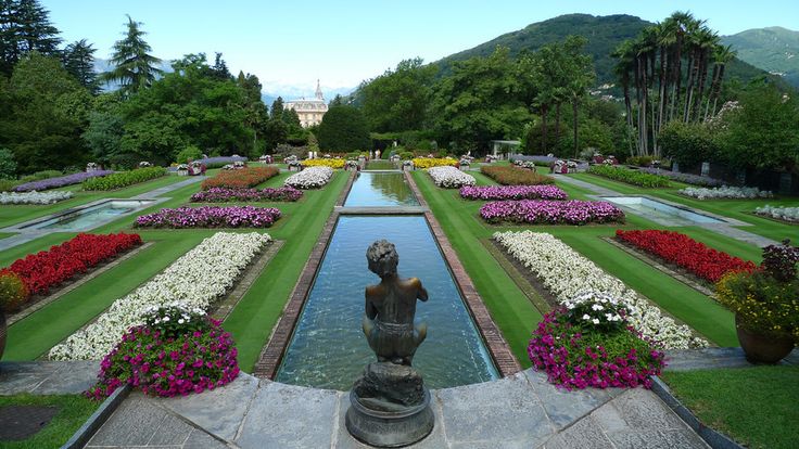 Jardins avec bassin et statuette de la Villa Taranto