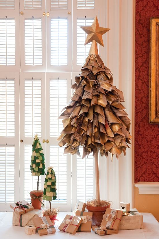 Mettez du fun dans votre déco avec des faux sapins en papier ! Crédit photo : Pinterest/timetodiy.net L'arbre de Noël crée à partir de papiers recyclés