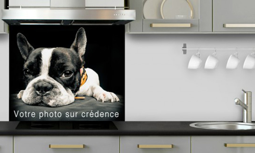 Le charme des photos personnelles dans sa propre cuisine ! Crédit photo : Pinterest/c-macredence.com Une crédence de cuisine personnalisable avec une photo de famille ou une image que l'on apprécie particulièrement