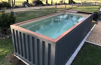 Une piscine au design imbattable : un conteneur maritime comme bassin dans le jardin !