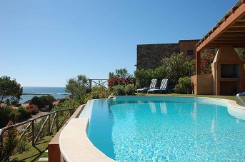 piscine avec poolhouse