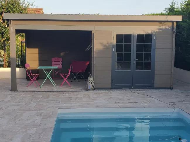 pool house en bois composite