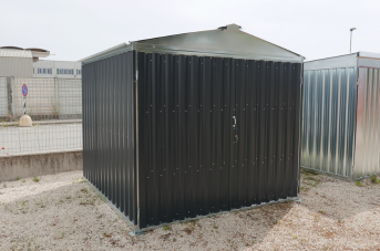 Quelles sont les différences entre un abri de jardin bois et un cabanon métallique ?