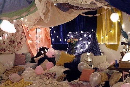 Chambre décorée pour soirée pyjama