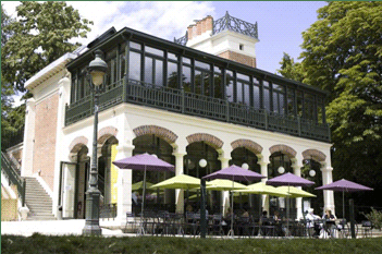 Vue plongeante au Pavillon du Lac des Buttes-Chaumont