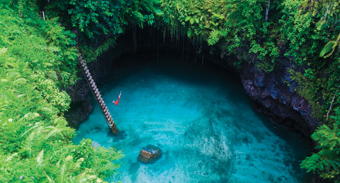 Une piscine naturelle dans les îles Samoa 