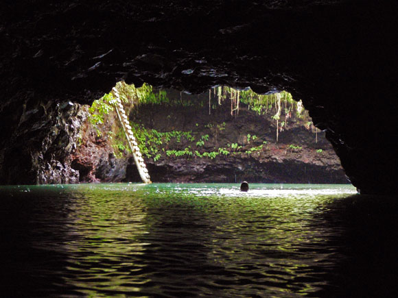 Une profondeur de 30 mètres pour cette piscine naturelle de Lotofaga