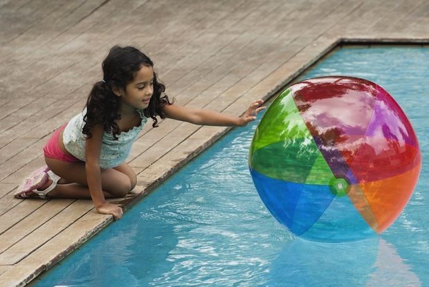 Créer un espace sécurisé à la piscine 