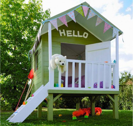 Maison en bois brut pour enfants