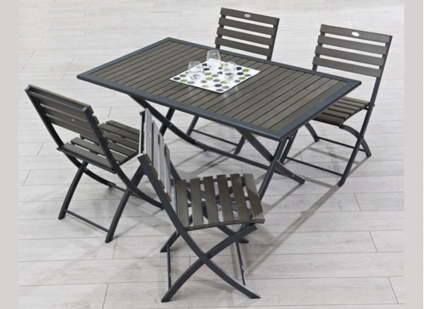 Table de jardin en bois composite